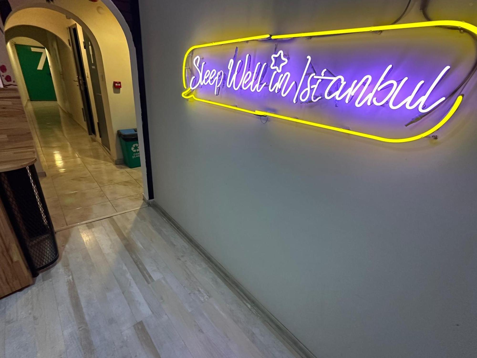 Social House Istanbul Hotell Rum bild